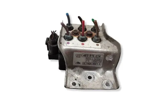Audi A8 S8 D3 4E Air suspension valve block 4E0616014