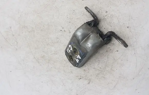 Nissan X-Trail T30 Front door lower hinge NOCODE