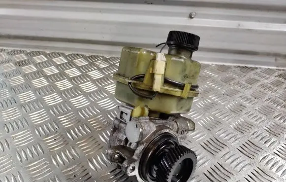 Mazda 6 Power steering pump