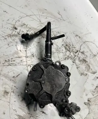 Audi A4 S4 B6 8E 8H Fuel injection high pressure pump 038145209c