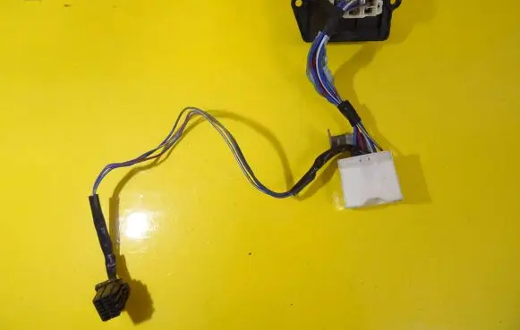 Mazda 323 Heater blower motor/fan resistor HB1518C5E