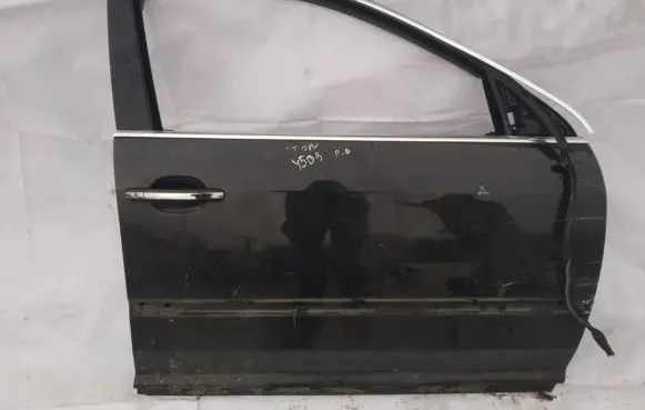Volkswagen Phaeton Front door juoda