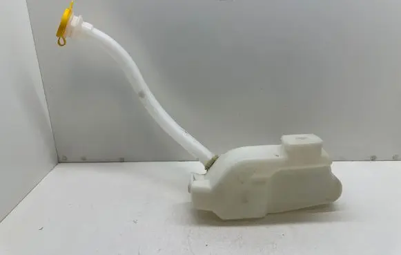 Renault Kangoo II Windshield washer fluid reservoir/tank 8200431475 8200431474
