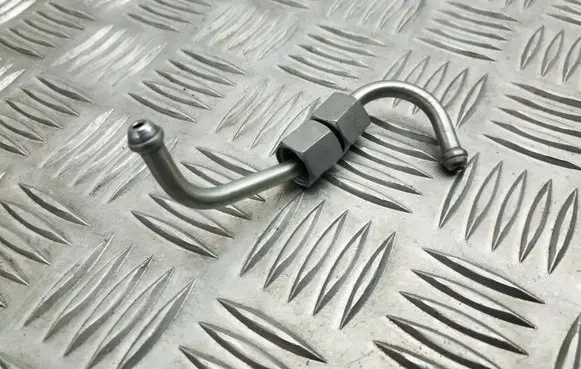 Fuel injector supply line/pipe
