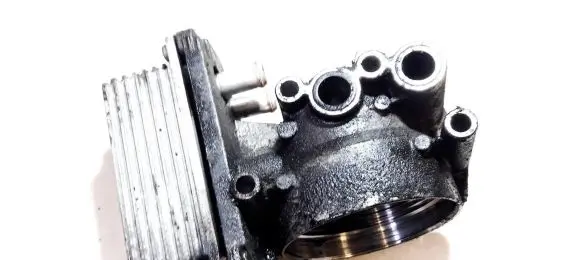 Ford Mondeo Mk III Oil filter cover 