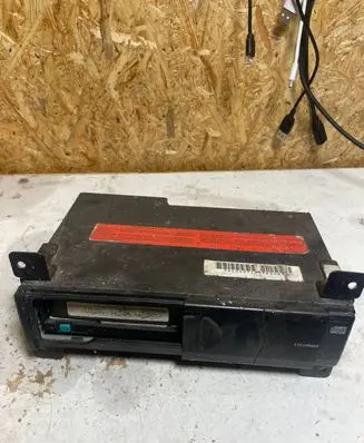 Mercedes-Benz S W220 CD/DVD changer 6913388