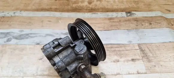 Toyota Avensis T250 Power steering pump