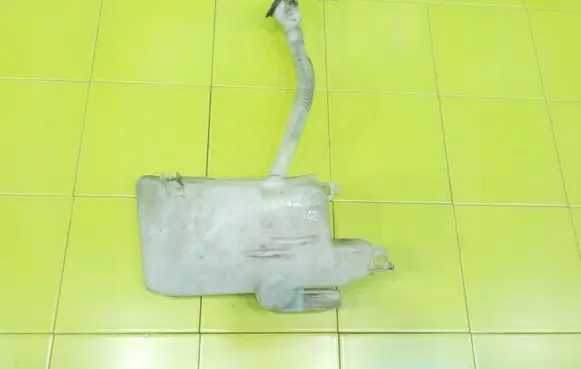 Toyota iQ Windshield washer fluid reservoir/tank 17AB182
