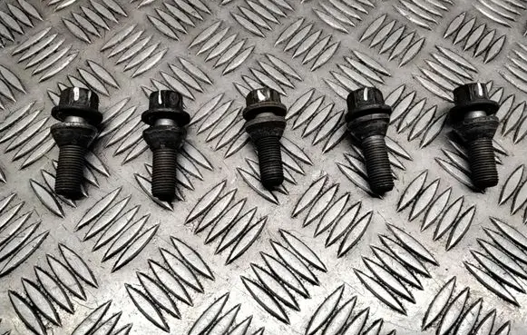 Volvo V70 Nuts/bolts 