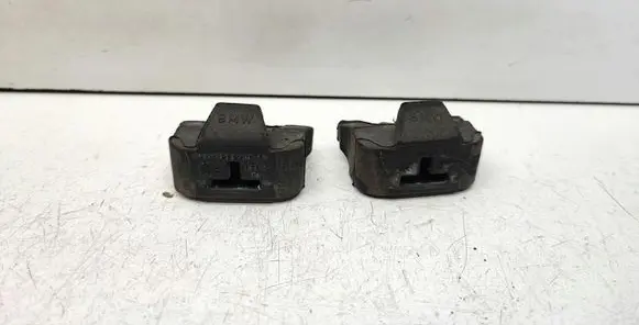 BMW 3 E90 E91 Radiator mount bracket 7805310 17117805310