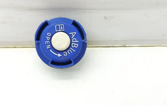 Peugeot Partner III Adblue tank cap 9822165280