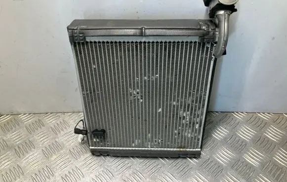 Toyota Avensis T270 Air conditioning (A/C) radiator (interior)