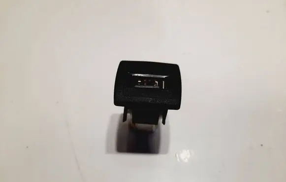 Mercedes-Benz S W221 USB socket connector 