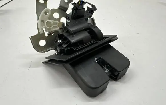 Audi A3 S3 8V Tailgate/trunk/boot lock/catch/latch 8R0827505