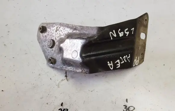 Seat Altea Fender mounting bracket