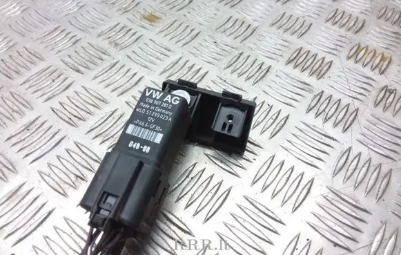 Volkswagen Caddy Glow plug pre-heat relay 038907281D