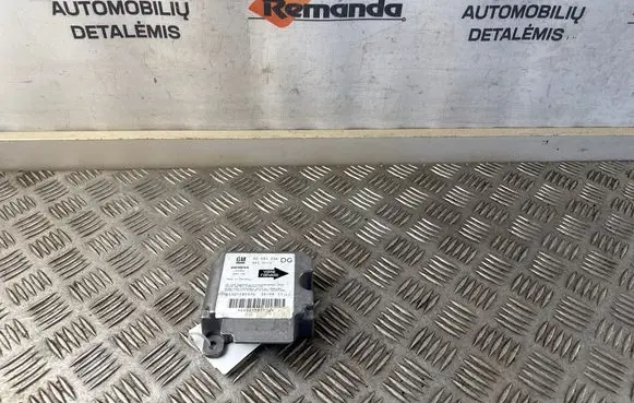 Opel Zafira A Airbag control unit/module 90582536