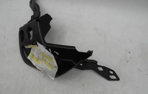 Audi A5 Fender mounting bracket 8B3821132 E34J25