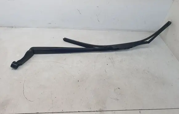 Toyota Auris E180 Front wiper blade arm 8230