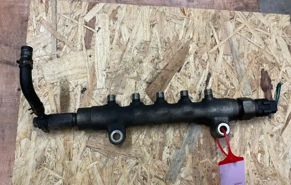 Subaru Legacy Fuel distributor 