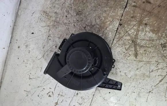 Volkswagen Fox Heater fan/blower 6Q1819015G A1915