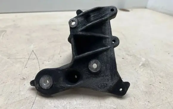 Peugeot 407 Engine mounting bracket 9648584680