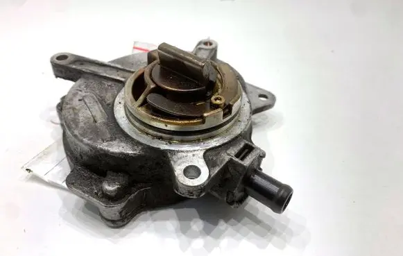 Audi A3 S3 8P Vacuum pump 06D145100E