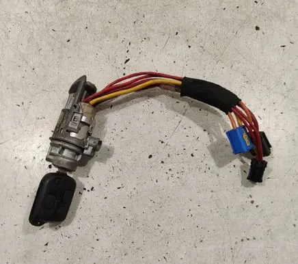 Peugeot 607 Ignition lock N0500109