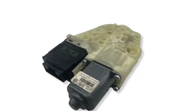 Volkswagen PASSAT B6 Rear door window regulator motor 1K0959794L 0536011001 965128101
