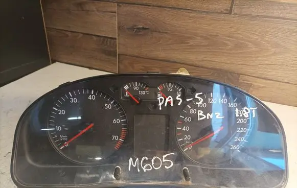Volkswagen PASSAT B5 Speedometer (instrument cluster) 88311245