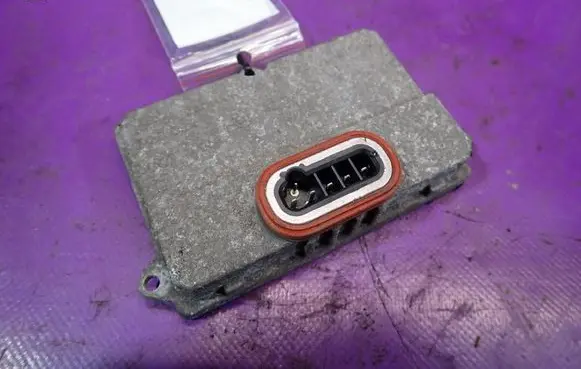 Nissan Primera Voltage converter/converter module 5DV00829000
