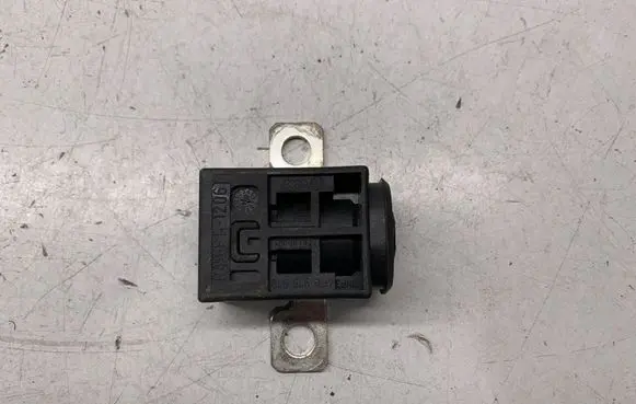 Audi A6 S6 C6 4F Battery relay fuse 4F0915519 042651