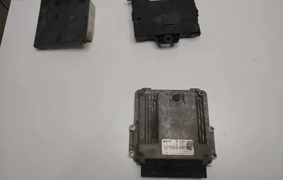 Renault Master III Engine control unit/module 237100899R 0281017977 284B18927R