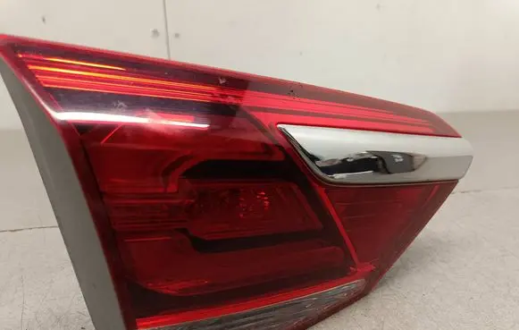 Tailgate rear/tail lights