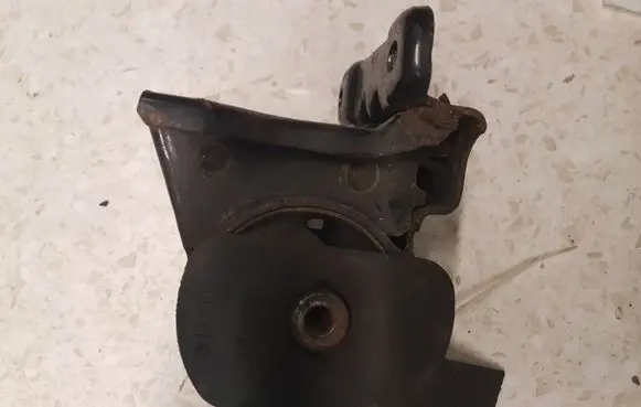 Hyundai Santa Fe Engine mount bracket 2181437000