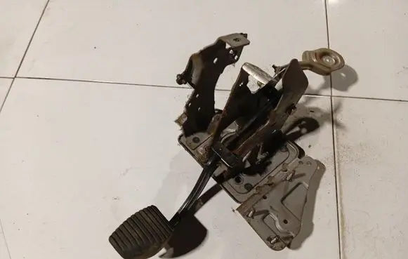 Peugeot 307 Brake pedal 