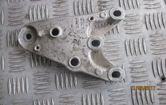Volkswagen Polo Engine mount bracket 6Q0199185M
