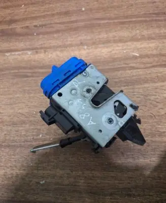 Audi A8 S8 D2 4D Rear door lock 4D0839015D
