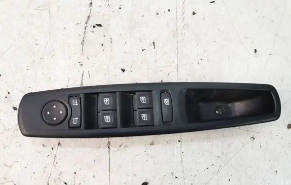 Renault Megane III Electric window control switch E301690551