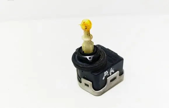 Skoda Superb B5 (3U) Headlight level adjustment motor 007878