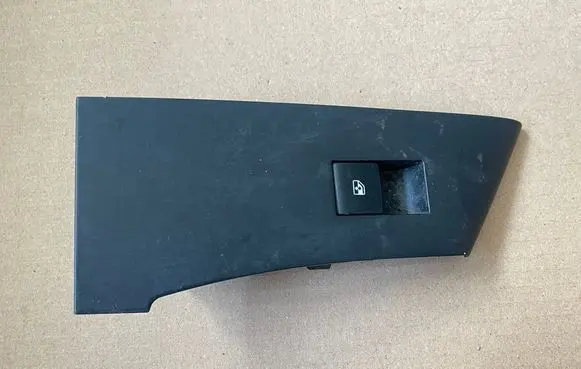 Opel Astra J Electric window control switch 13301886