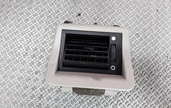Land Rover Discovery Rear air vent grill 