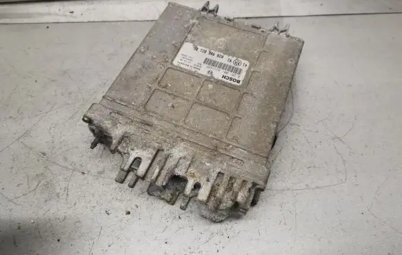 Volkswagen Golf III Engine control unit/module 028906021BF 0281001421 0281001422