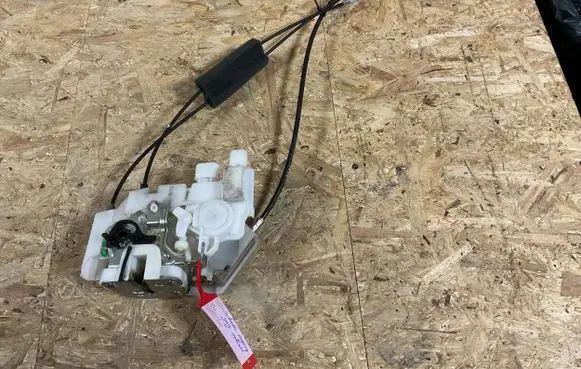 Subaru Legacy Rear door lock 