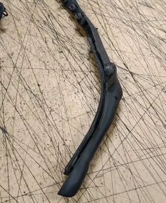 BMW X5 E70 Engine compartment rubber 7185552