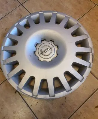 Opel Astra G R15 wheel hub/cap/trim 13117054l 13117053lw 13117055ly