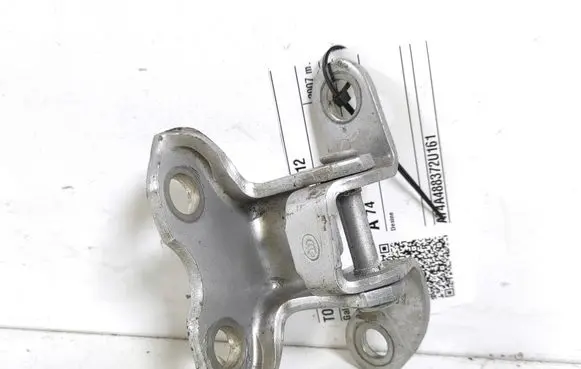 Toyota Auris 150 Rear door upper hinge 68750-20121