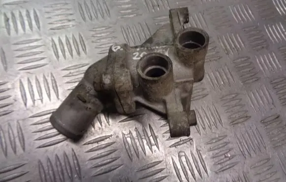 Mitsubishi Pajero Pinin Thermostat housing 