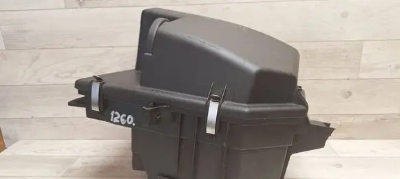 Volvo XC90 Air filter box 8638962