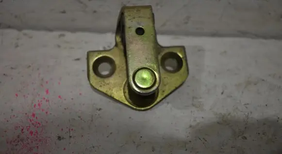 Ford Mondeo Mk III Front door lock loop/hook striker 96BGF21982AL